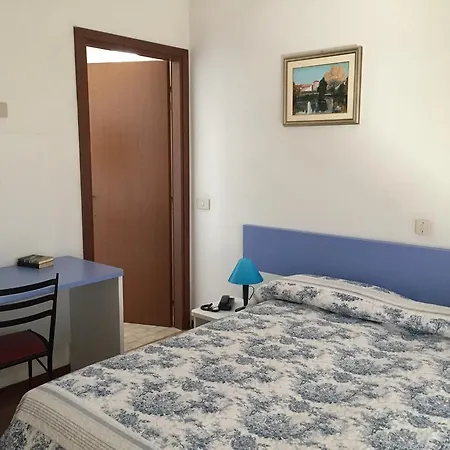 Halifax 3*
